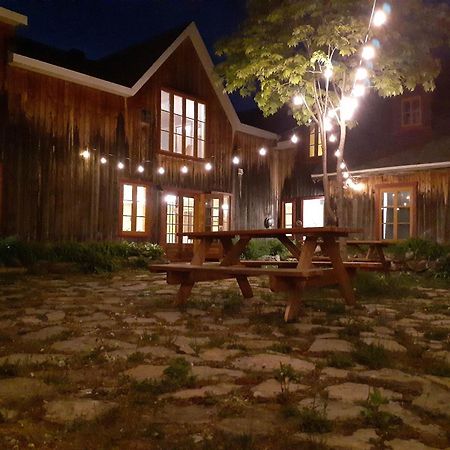 Auberge Le P'Tit Bonheur Saint-Laurent-de-l'ile d'Orleans Экстерьер фото