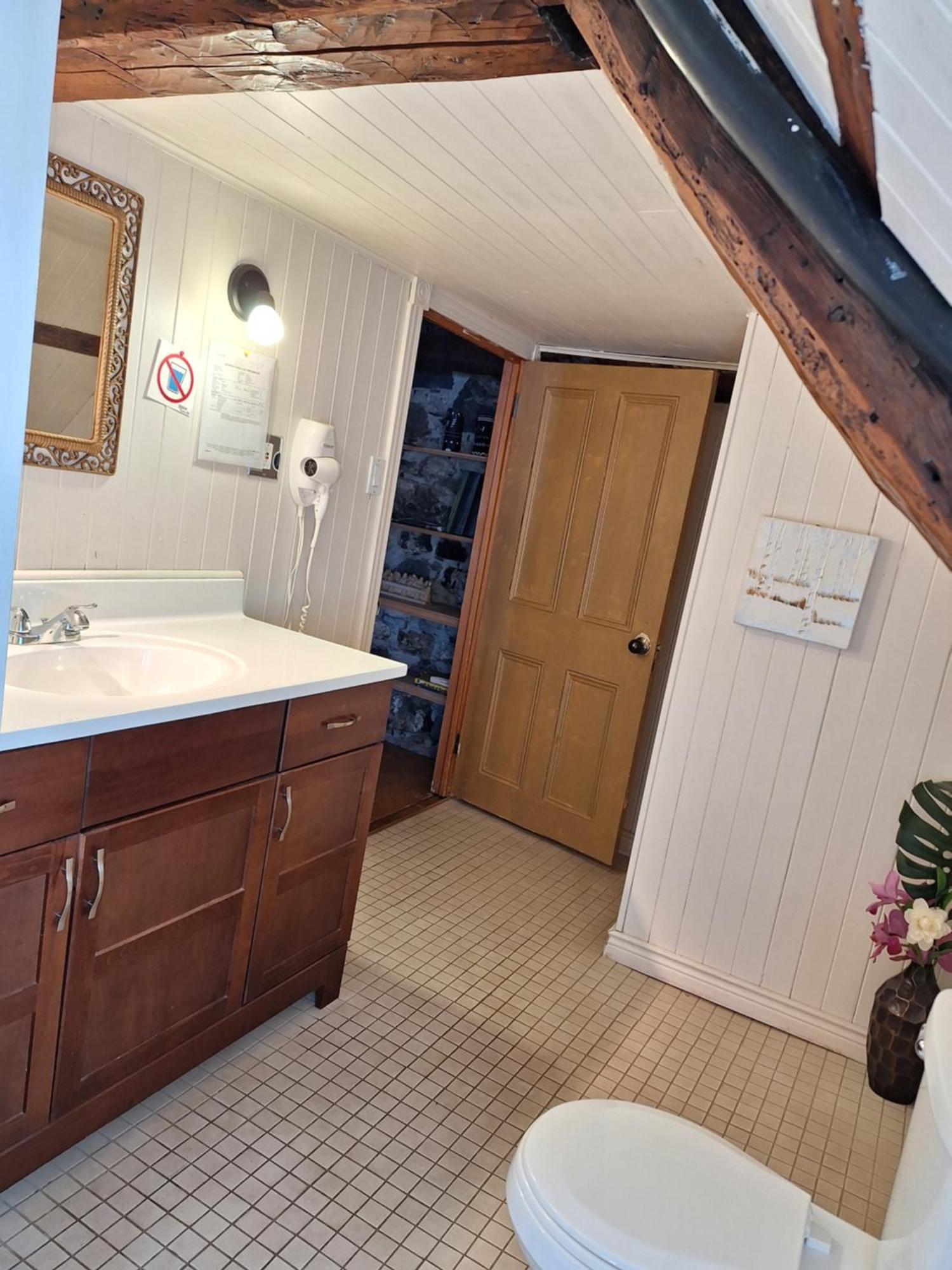 Auberge Le P'Tit Bonheur Saint-Laurent-de-l'ile d'Orleans Экстерьер фото